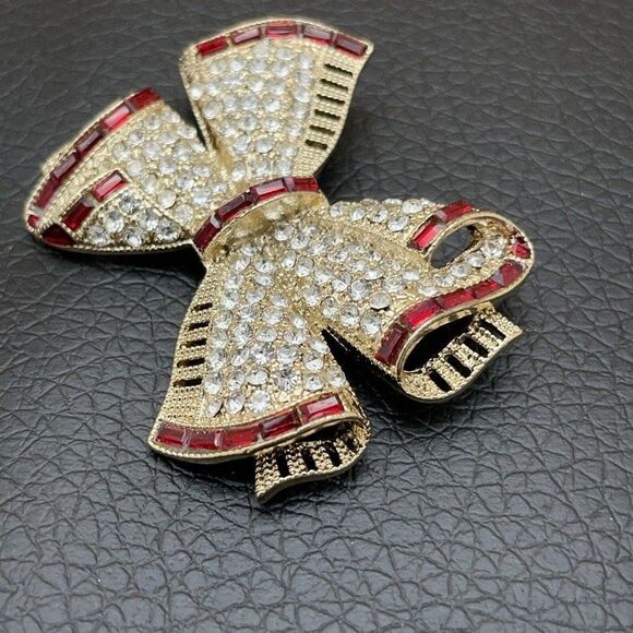 Napier Brooch Holiday Bow Gold Tone Clear Round Rhinestones Red Baguettes 3D - Picture 5 of 8
